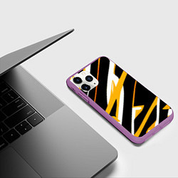 Чехол iPhone 11 Pro матовый Жёлто-белые полосы и чёрный фон, цвет: 3D-фиолетовый — фото 2