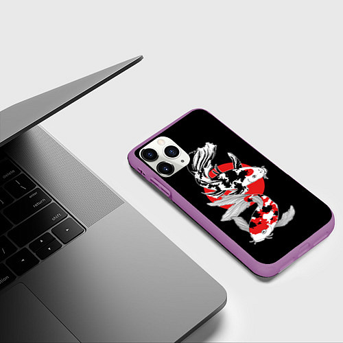 Чехол iPhone 11 Pro матовый Карпы кои - японский стиль / 3D-Фиолетовый – фото 3