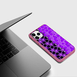 Чехол iPhone 11 Pro матовый Техно-киберпанк шестиугольники фиолетовый и чёрный, цвет: 3D-малиновый — фото 2