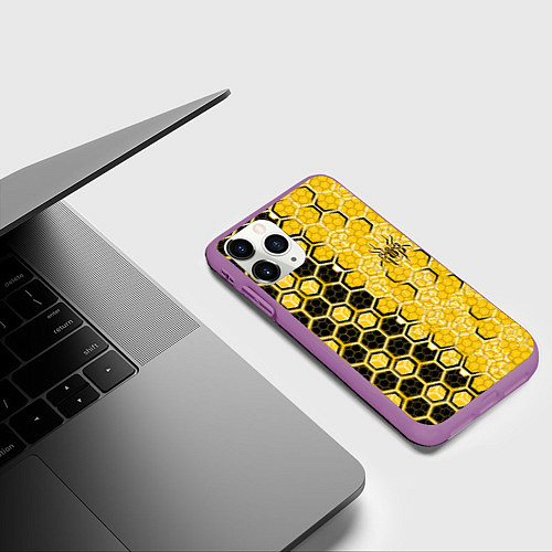 Чехол iPhone 11 Pro матовый Киберпанк соты шестиугольники жёлтый и чёрный с па / 3D-Фиолетовый – фото 3
