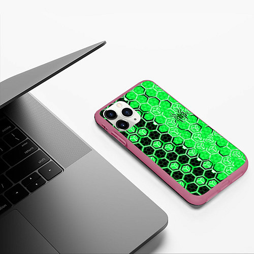 Чехол iPhone 11 Pro матовый Техно-киберпанк шестиугольники зелёный и чёрный с / 3D-Малиновый – фото 3