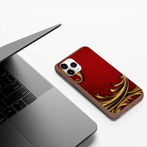 Чехол iPhone 11 Pro матовый Классический золотой узор на красном бархате / 3D-Коричневый – фото 3