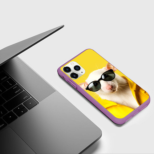 Чехол iPhone 11 Pro матовый Ля какая модная крыса на желтом / 3D-Фиолетовый – фото 3