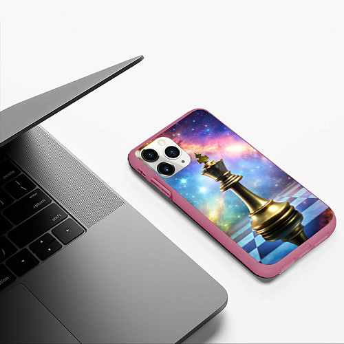 Чехол iPhone 11 Pro матовый Золотой король - шахматы / 3D-Малиновый – фото 3