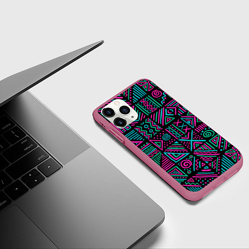Чехол iPhone 11 Pro матовый Африканский узорчатый орнамент / 3D-Малиновый – фото 3
