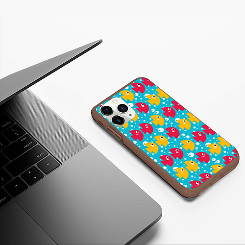 Чехол iPhone 11 Pro матовый Паттерн с розовыми и желтыми рыбками / 3D-Коричневый – фото 3