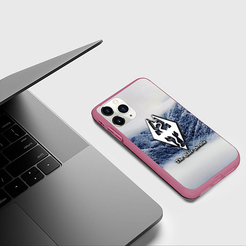 Чехол iPhone 11 Pro матовый Cкайрим зима / 3D-Малиновый – фото 3