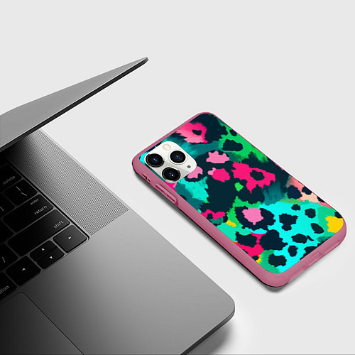 Чехол iPhone 11 Pro матовый Кислотный зеленый леопардовый камуфляж / 3D-Малиновый – фото 3