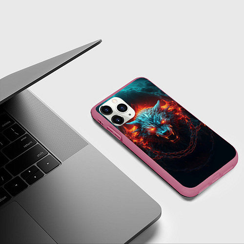 Чехол iPhone 11 Pro матовый Агрессивный волк с горящими глазами / 3D-Малиновый – фото 3