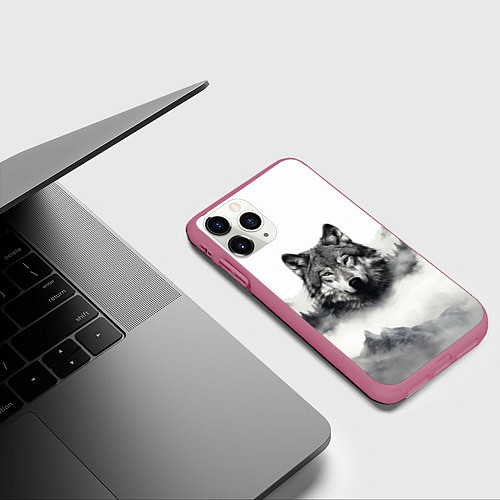 Чехол iPhone 11 Pro матовый Голова серого волка / 3D-Малиновый – фото 3