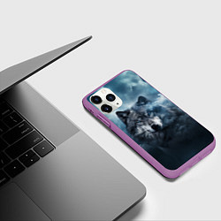 Чехол iPhone 11 Pro матовый Волк ночью под луной, цвет: 3D-фиолетовый — фото 2
