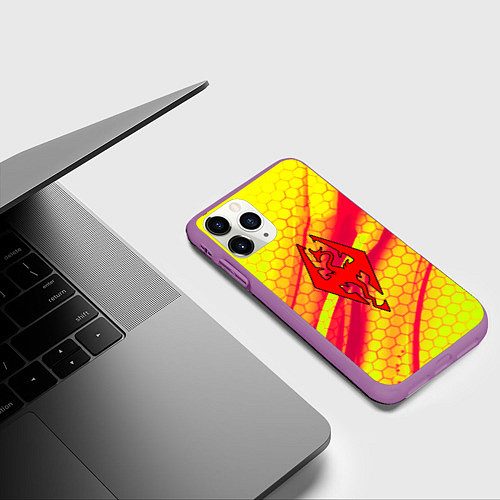 Чехол iPhone 11 Pro матовый The Elder Scrolls соты текстура / 3D-Фиолетовый – фото 3