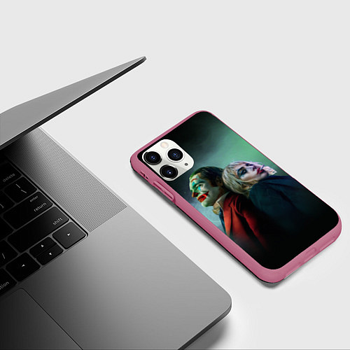 Чехол iPhone 11 Pro матовый Харли и Джокер / 3D-Малиновый – фото 3
