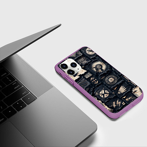 Чехол iPhone 11 Pro матовый Знаки Апачи на пэчворк дениме / 3D-Фиолетовый – фото 3