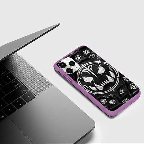 Чехол iPhone 11 Pro матовый Монстр на пэчворк джинсах / 3D-Фиолетовый – фото 3