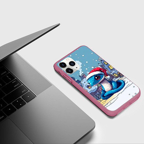 Чехол iPhone 11 Pro матовый Синяя змея в новогоднем городе / 3D-Малиновый – фото 3