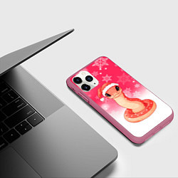 Чехол iPhone 11 Pro матовый Милая розовая змейка новый год, цвет: 3D-малиновый — фото 2