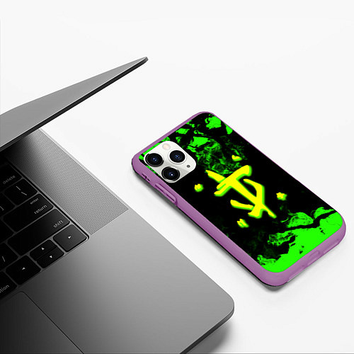 Чехол iPhone 11 Pro матовый Doom кислотное лого в огне / 3D-Фиолетовый – фото 3