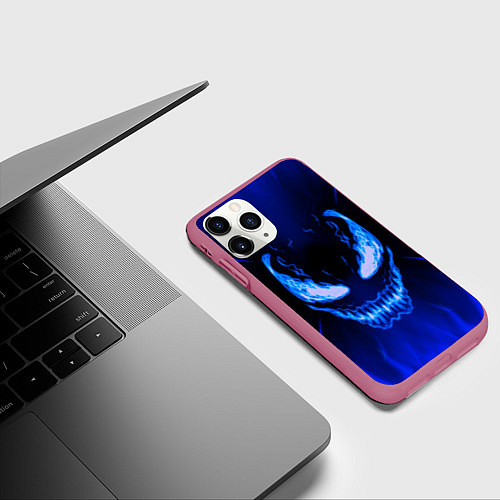 Чехол iPhone 11 Pro матовый Огненный Веном / 3D-Малиновый – фото 3