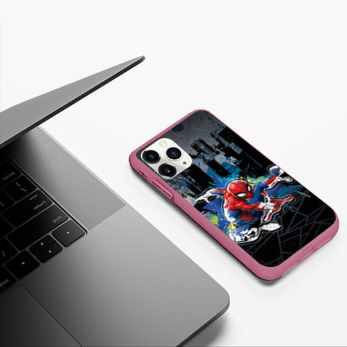 Чехол iPhone 11 Pro матовый Spider-man over the city / 3D-Малиновый – фото 3