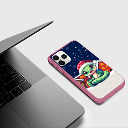 Чехол iPhone 11 Pro матовый Новогодняя змейка символ 2025, цвет: 3D-малиновый — фото 2