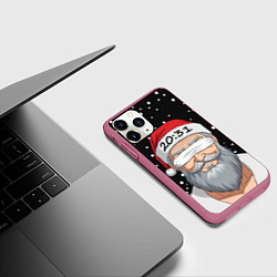 Чехол iPhone 11 Pro матовый Прибыл Дед Мороз, цвет: 3D-малиновый — фото 2