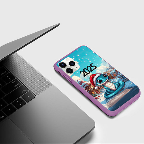 Чехол iPhone 11 Pro матовый Новогодняя змейка в городе / 3D-Фиолетовый – фото 3