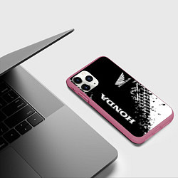 Чехол iPhone 11 Pro матовый Honda - следы от шин, цвет: 3D-малиновый — фото 2