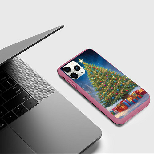 Чехол iPhone 11 Pro матовый Рождественская елка с подарками / 3D-Малиновый – фото 3