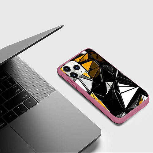 Чехол iPhone 11 Pro матовый Жёлто-белые рельефные треугольники на чёрном фоне / 3D-Малиновый – фото 3