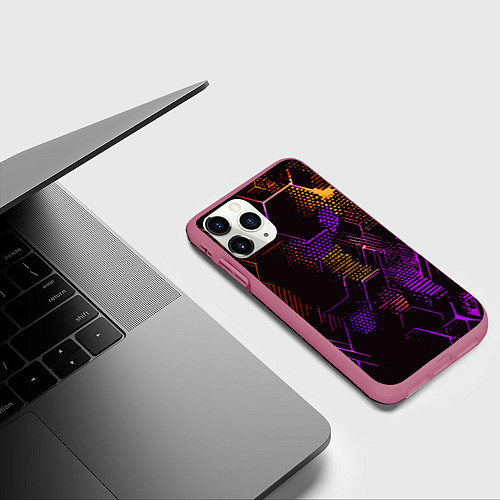 Чехол iPhone 11 Pro матовый Жёлто-фиолетовые точки и линии на чёрном фоне / 3D-Малиновый – фото 3