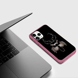 Чехол iPhone 11 Pro матовый Venom in the dark, цвет: 3D-малиновый — фото 2
