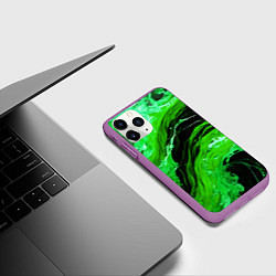 Чехол iPhone 11 Pro матовый Зелёные брызги на чёрном фоне, цвет: 3D-фиолетовый — фото 2