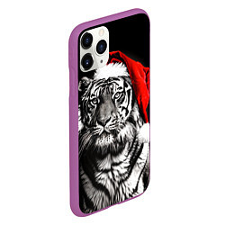 Чехол iPhone 11 Pro матовый Тигр в красном колпаке Деда Мороза, цвет: 3D-фиолетовый — фото 2