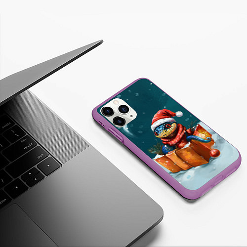 Чехол iPhone 11 Pro матовый Змейка в подарок новогодняя / 3D-Фиолетовый – фото 3