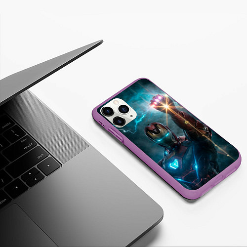 Чехол iPhone 11 Pro матовый Железный человек с перчаткой бесконечности / 3D-Фиолетовый – фото 3