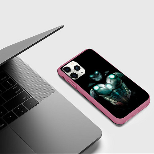 Чехол iPhone 11 Pro матовый Iron Doom / 3D-Малиновый – фото 3