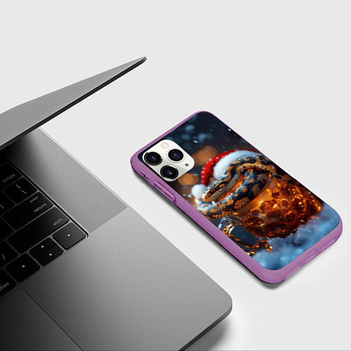 Чехол iPhone 11 Pro матовый Новогодняя змея с пивом / 3D-Фиолетовый – фото 3
