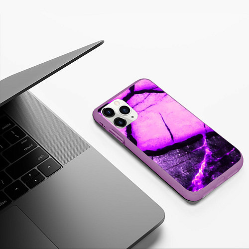 Чехол iPhone 11 Pro матовый Трещины на абстрактном фиолетовом фоне / 3D-Фиолетовый – фото 3