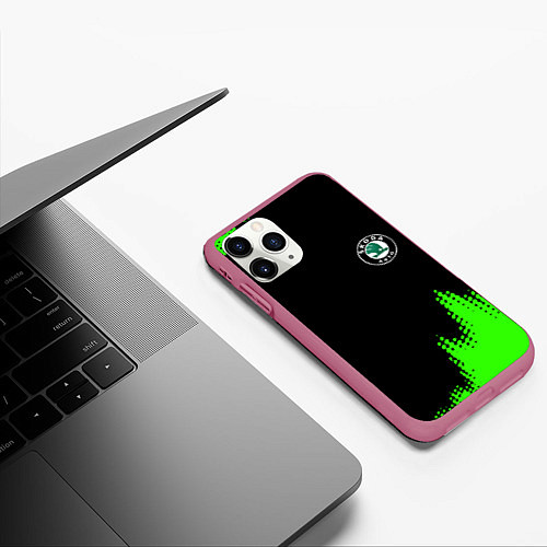 Чехол iPhone 11 Pro матовый Skoda краски зеленые / 3D-Малиновый – фото 3