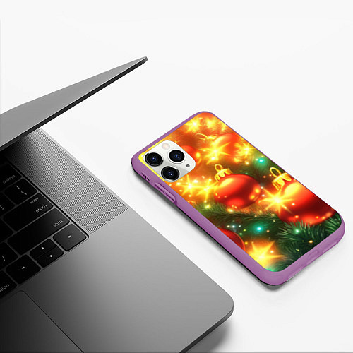 Чехол iPhone 11 Pro матовый Красные новогодние шары и гирлянда / 3D-Фиолетовый – фото 3