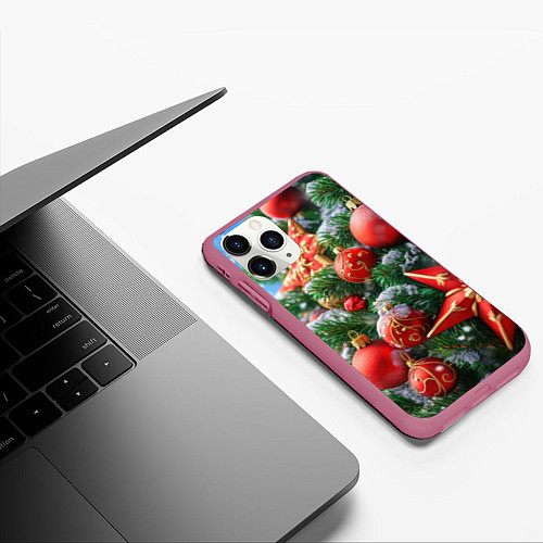 Чехол iPhone 11 Pro матовый Красные шары и звезда новогодняя / 3D-Малиновый – фото 3