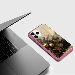 Чехол iPhone 11 Pro матовый Золотые шары на елке, цвет: 3D-малиновый — фото 2