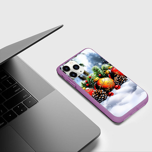 Чехол iPhone 11 Pro матовый Красные и желтый новогодние шары / 3D-Фиолетовый – фото 3
