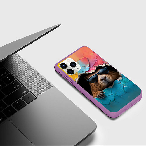 Чехол iPhone 11 Pro матовый Капибара в стене / 3D-Фиолетовый – фото 3
