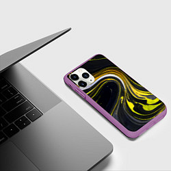 Чехол iPhone 11 Pro матовый Волнистые бело-жёлтые линии на чёрном фоне, цвет: 3D-фиолетовый — фото 2