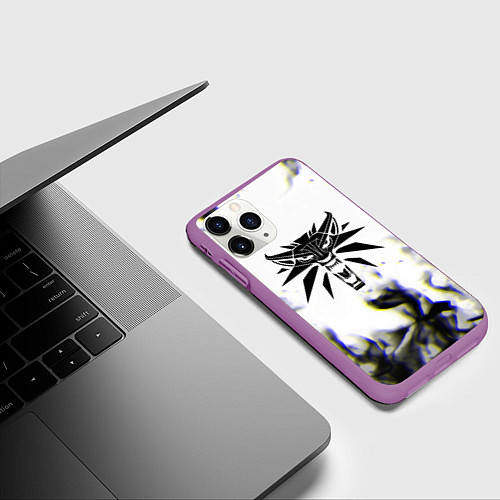 Чехол iPhone 11 Pro матовый Ведьмак глитч огонь / 3D-Фиолетовый – фото 3