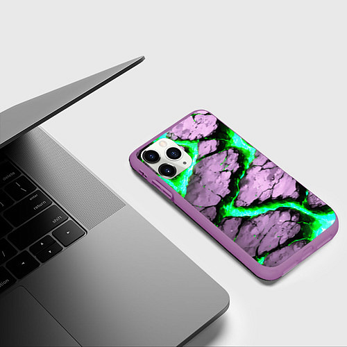 Чехол iPhone 11 Pro матовый Треснувший камень зелёный / 3D-Фиолетовый – фото 3