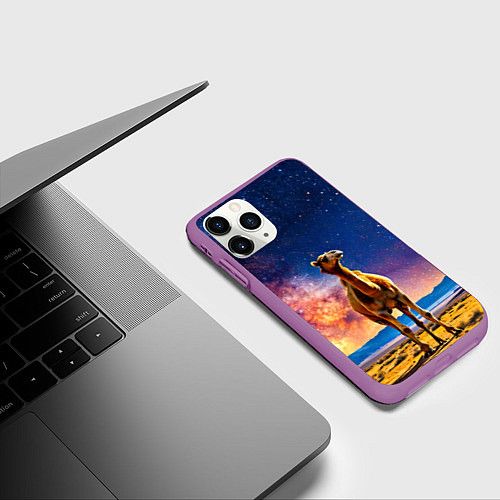 Чехол iPhone 11 Pro матовый Верблюд и звездное небо / 3D-Фиолетовый – фото 3