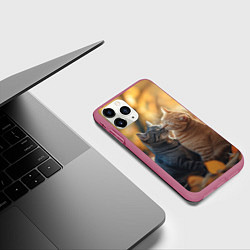 Чехол iPhone 11 Pro матовый Кот и кошка целуются, цвет: 3D-малиновый — фото 2